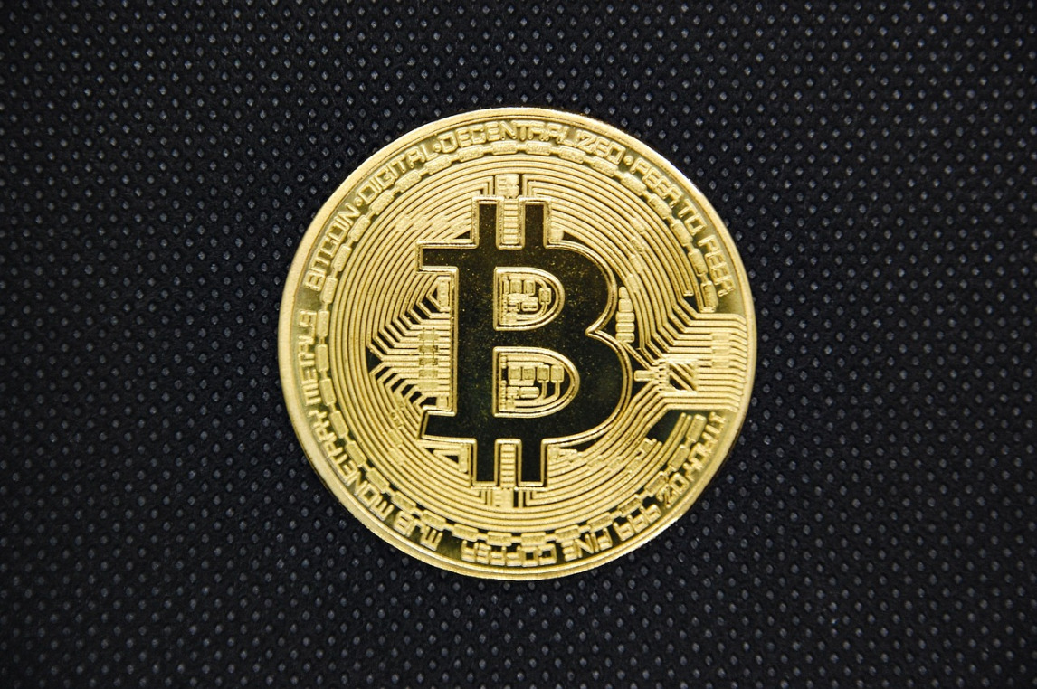 gold bitcoin coin macro
