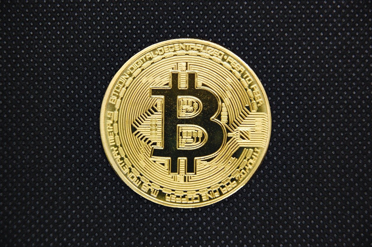 gold bitcoin coin macro